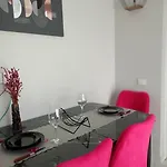 Apartment Flamingo - Stylish Near The Beach, In The Heart Of