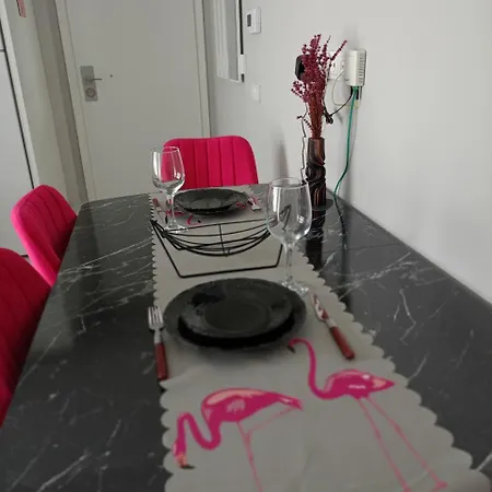 Flamingo - Stylish Near The Beach, In The Heart Of