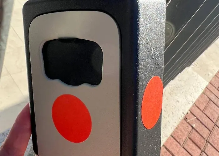 Flamingo - Stylish Near The Beach, In The Heart Of アパート *